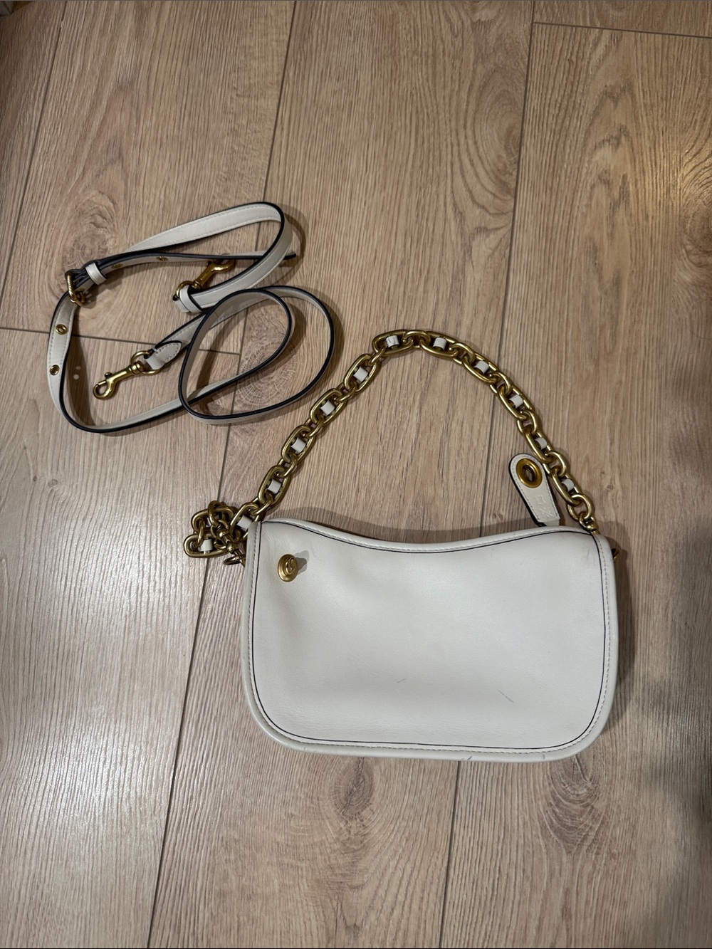 Coach Swinger Bag - Ivory Leather with Gold Chain Strap - Picture 2 of 4